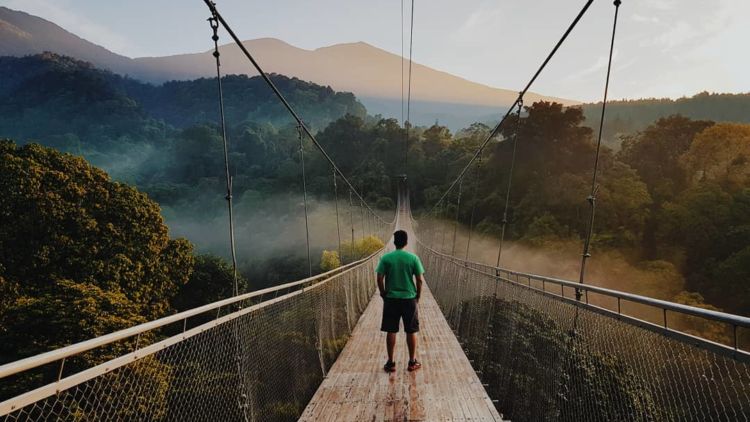 Menikmati Panorama Alam Lewat Situ Gunung Suspension&nbsp;Bridge